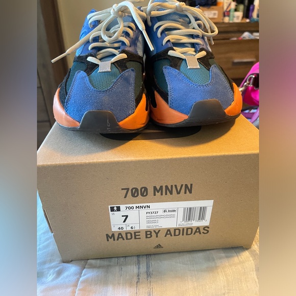 Yeezy 700 - Picture 1 of 6